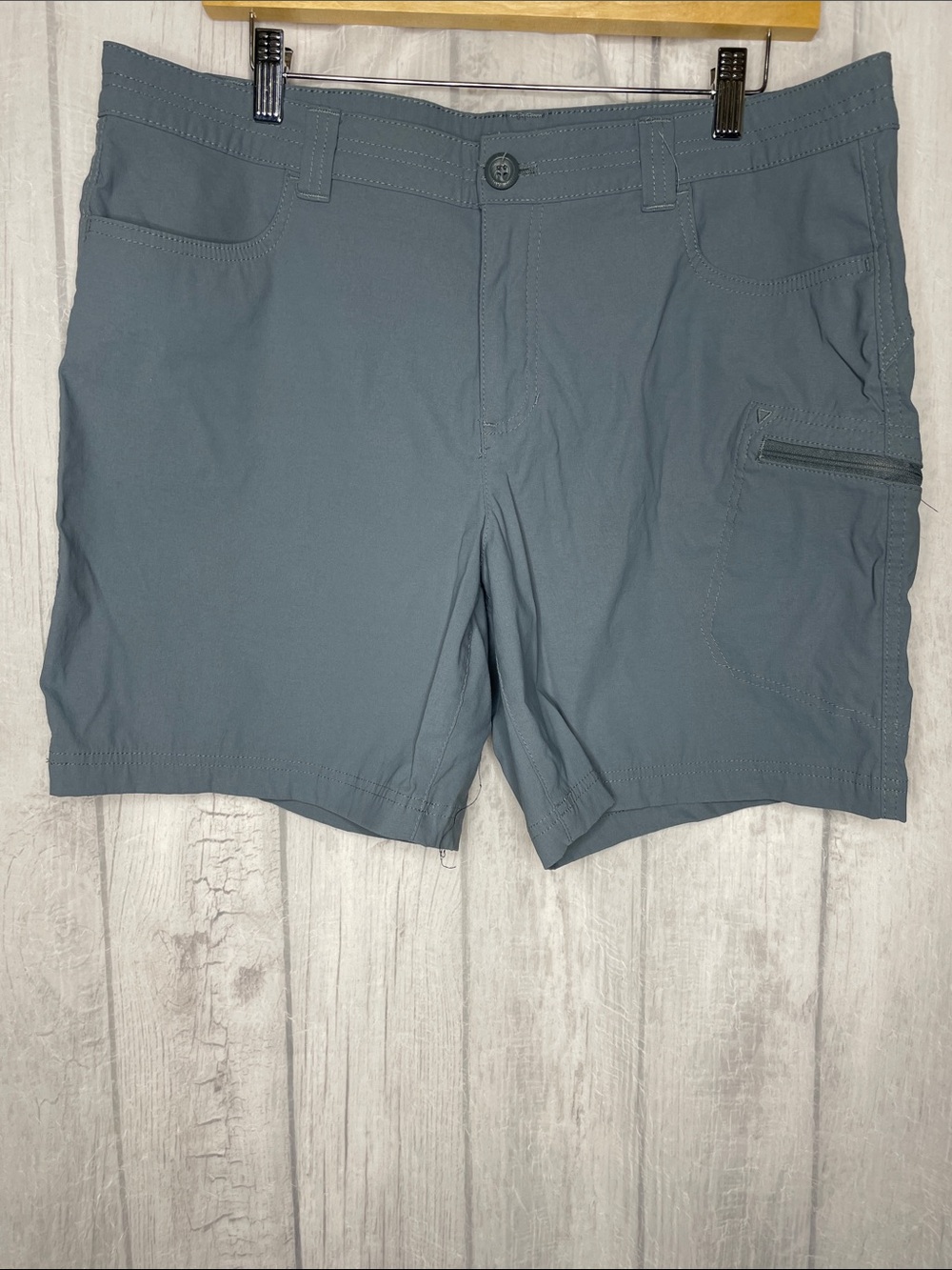 Eddie Bauer Cargo Shorts in Slate Blue